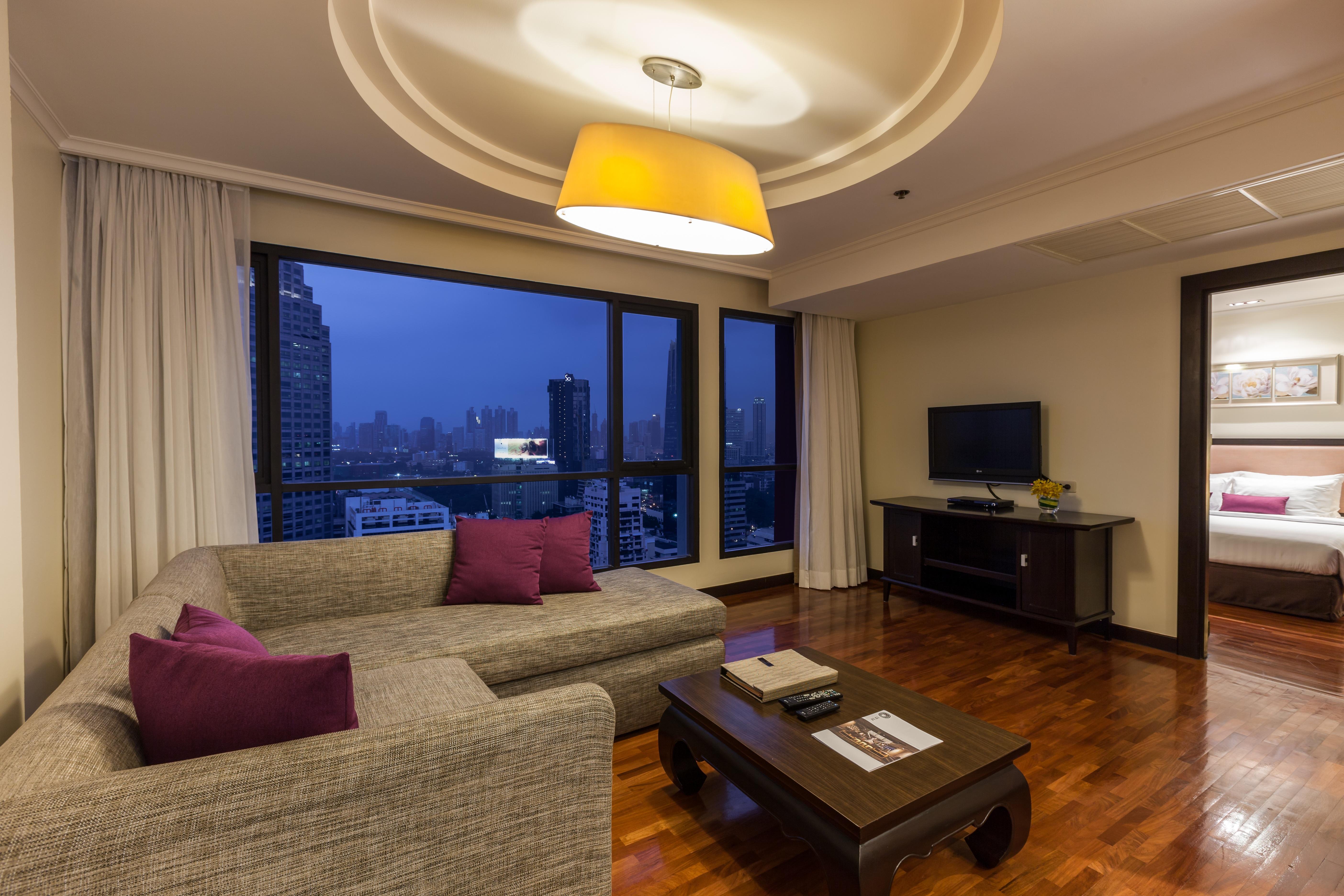 Bandara Silom Suites, Bangkok Банкок Екстериор снимка