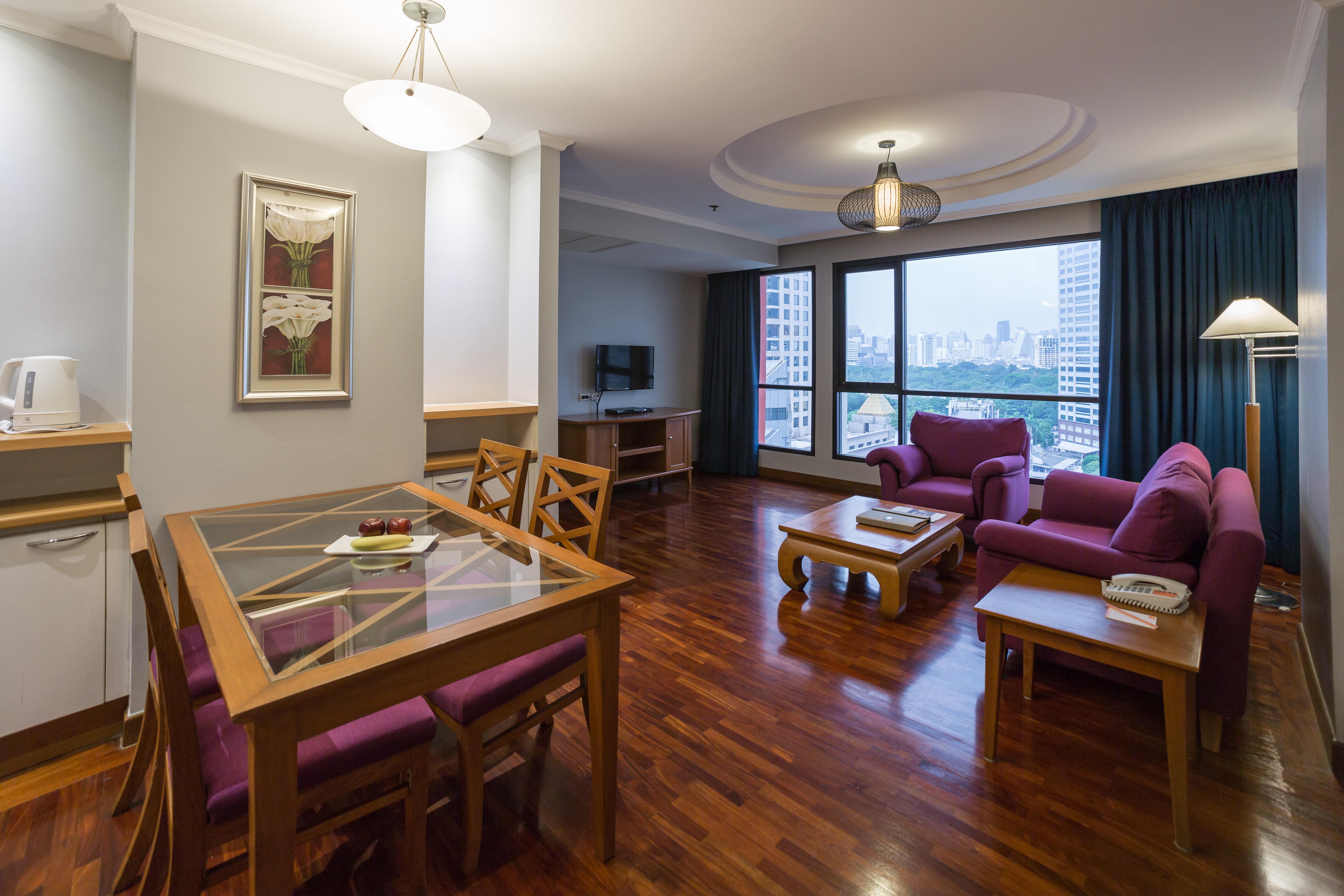 Bandara Silom Suites, Bangkok Банкок Екстериор снимка