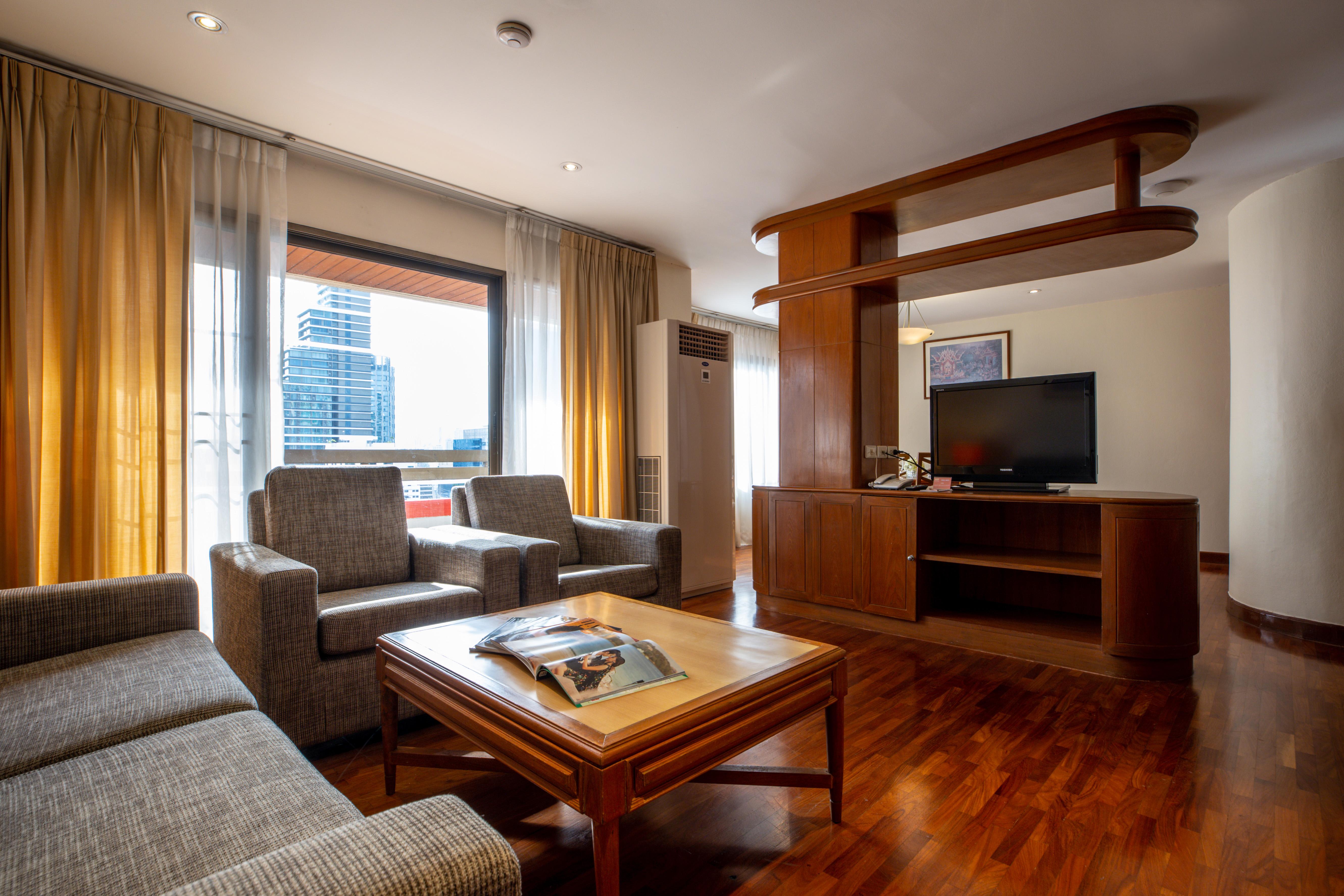 Bandara Silom Suites, Bangkok Банкок Екстериор снимка