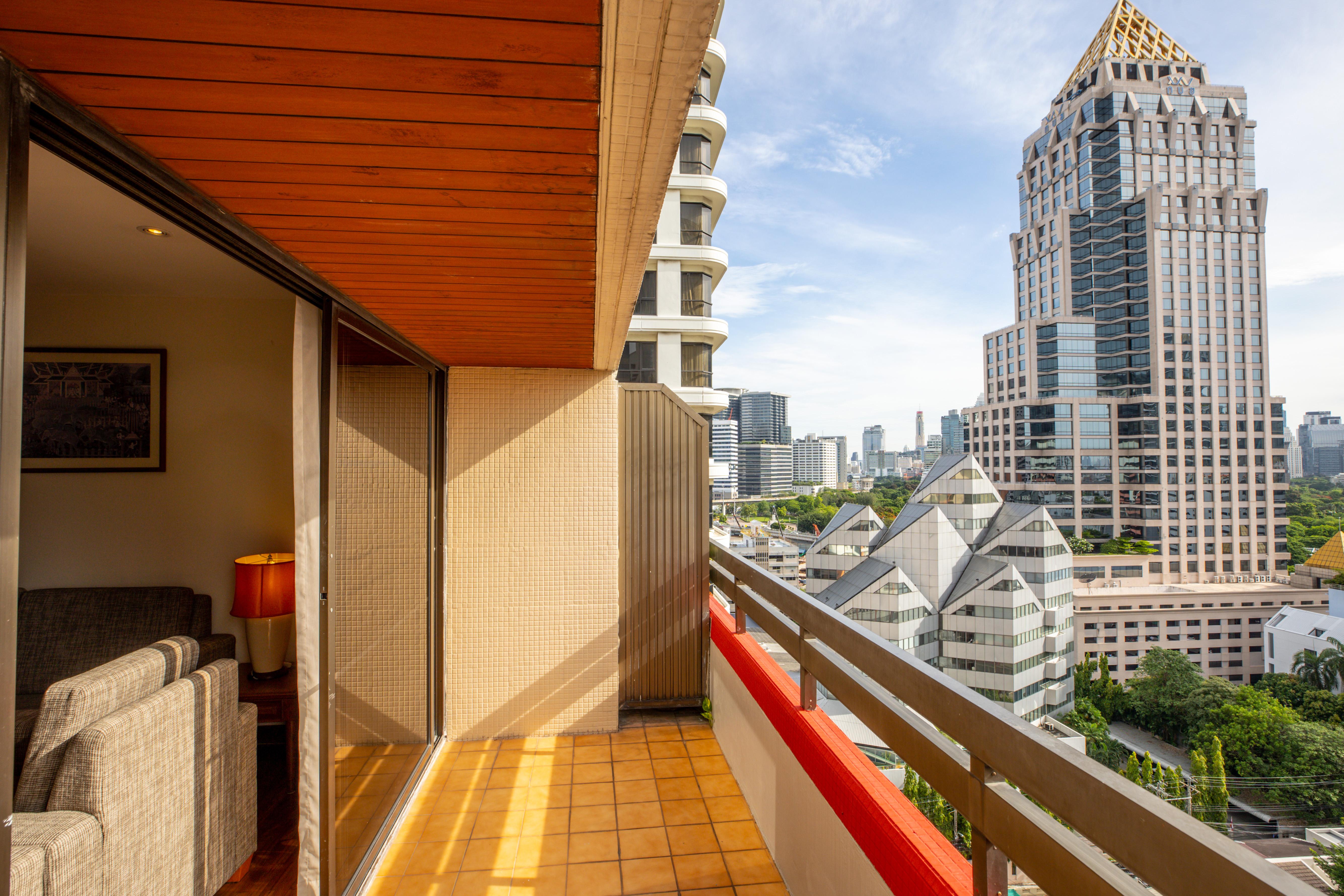 Bandara Silom Suites, Bangkok Банкок Екстериор снимка